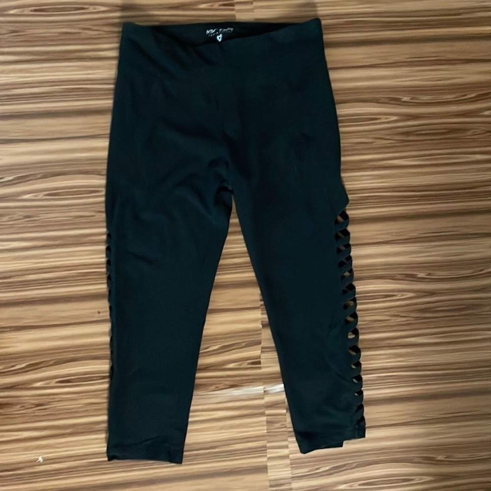 BETSY Johnson Performance Leggings Size Large